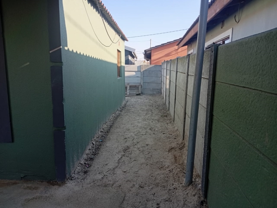 2 Bedroom Property for Sale in Mandela Park Western Cape